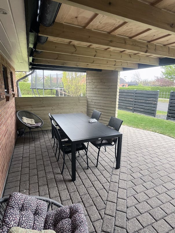 Flot overdækning til fliseterrassen Flot overdækning til fliseterrassen